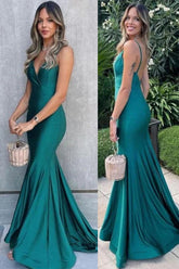 Green Mermaid V-Neck Spaghetti Straps Pleated Long Prom Dress